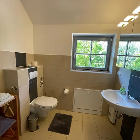 Dreiurtshof 5 *